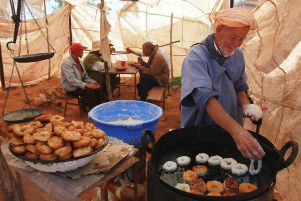 Vendeur de Sfenj au Maroc