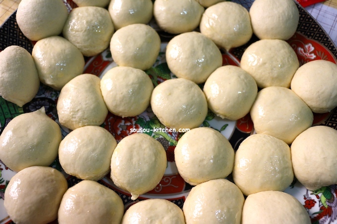 préparation de boules de pâtes de msemen meloui marocain